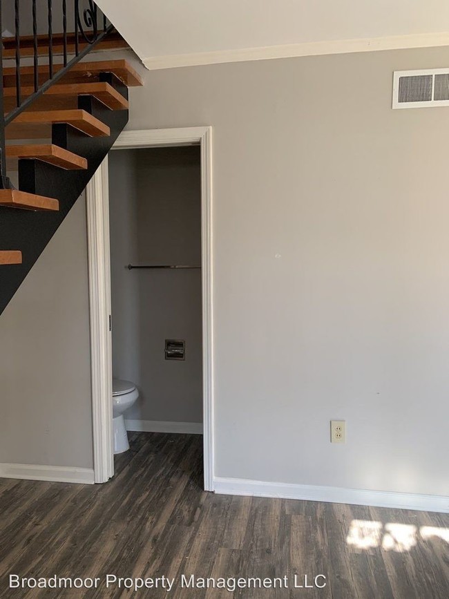 Building Photo - 2 br, 1.5 bath House - 1368 Vance Ave.