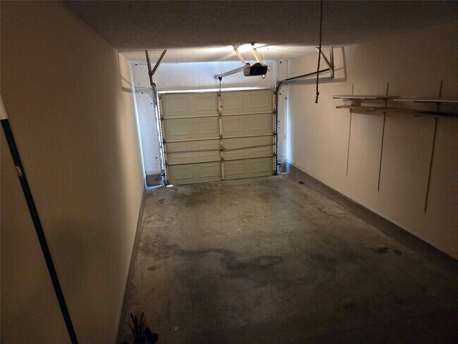 Building Photo - 8111 Baywood Dr