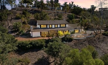Building Photo - 622 Via Trepadora