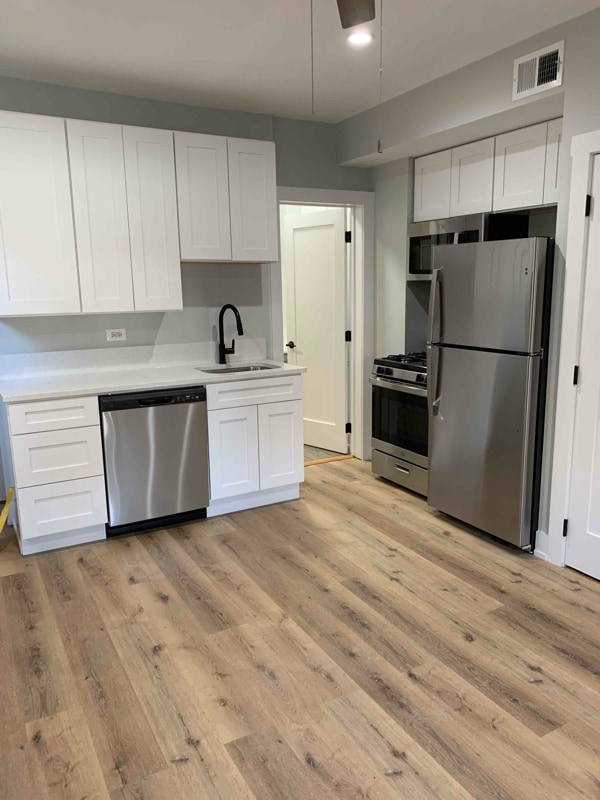 Photo - 3729 N Kenmore Ave Apartment