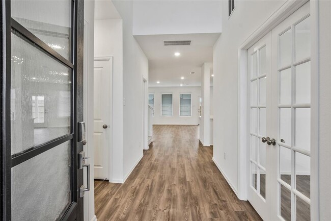 Building Photo - 31730 Silverthorne Bush Dr
