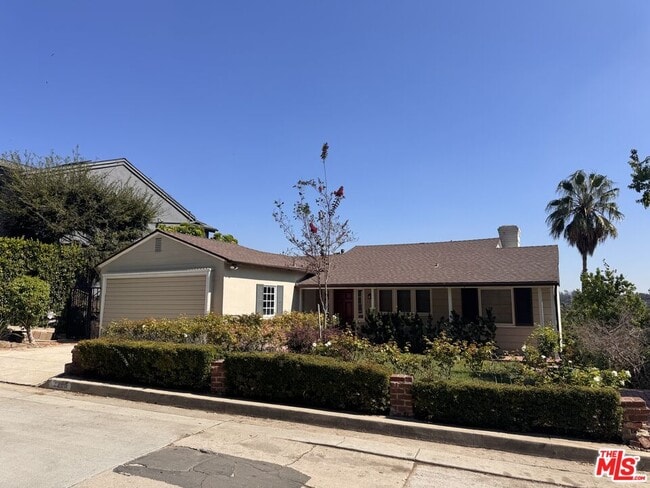 Building Photo - 2258 Moreno Dr