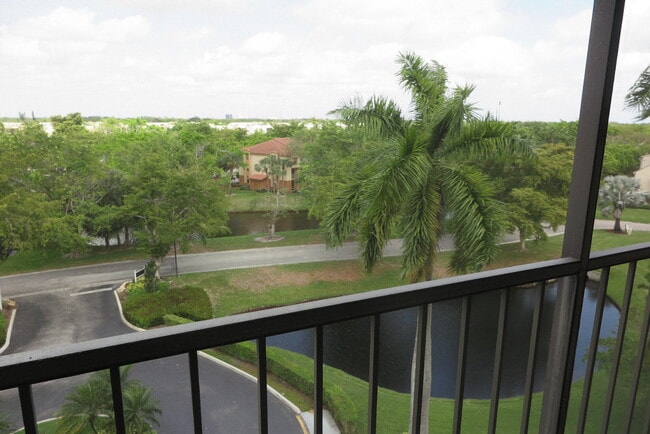 Building Photo - 5951 Wellesley Park Dr