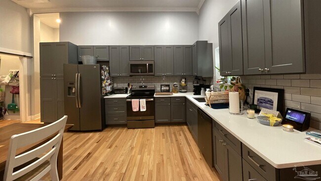 Foto del edificio - 611 E Belmont St
