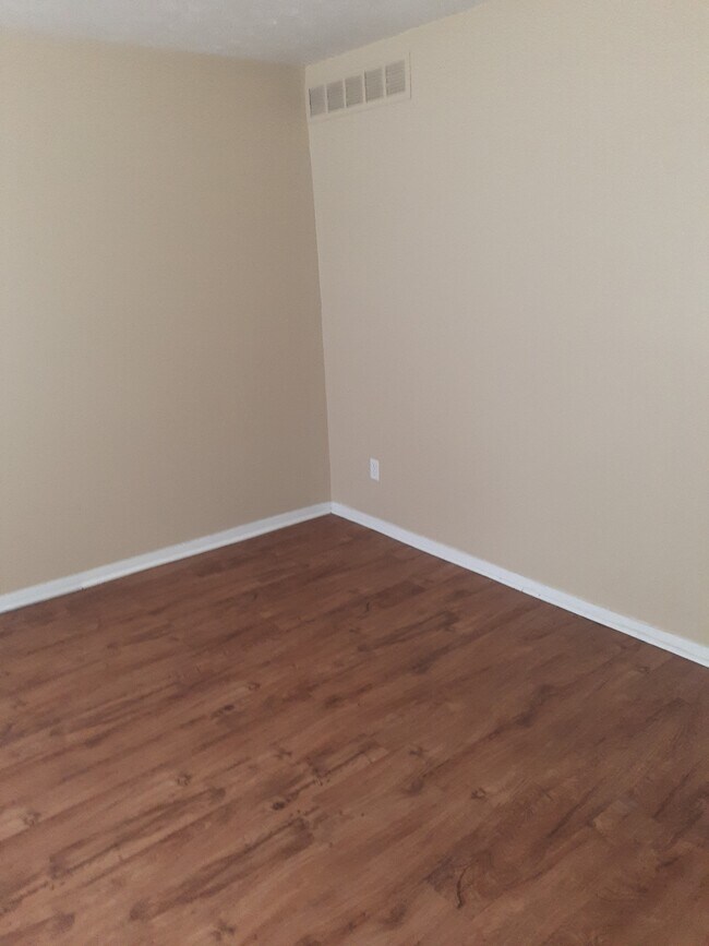 Building Photo - 10893 Birchridge Dr
