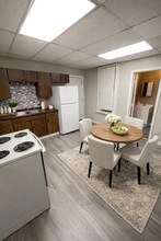 Building Photo - 410 N 52nd Ave W