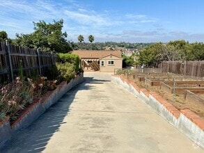 Building Photo - 2332 Alta Vista Dr
