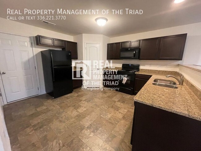 Foto del edificio - 357 Royal Fern Dr
