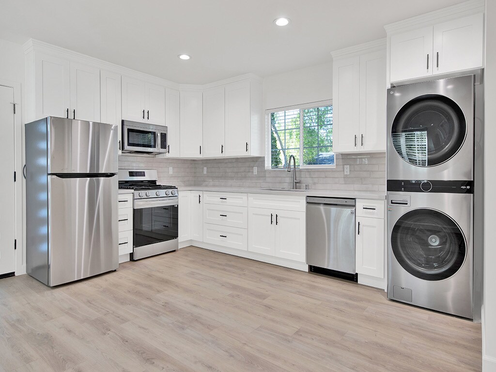 Foto principal - 16830 Killion St