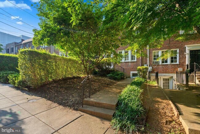 Building Photo - 3612 Whitehaven Pkwy NW