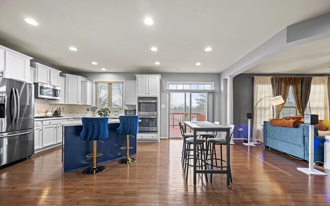 Building Photo - 12811 Hallwood Pl