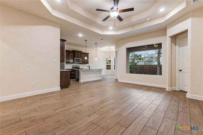 Building Photo - 514 Carriage House