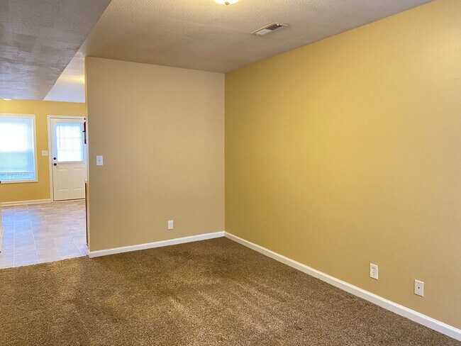 Foto del edificio - 803 Golf View Pl