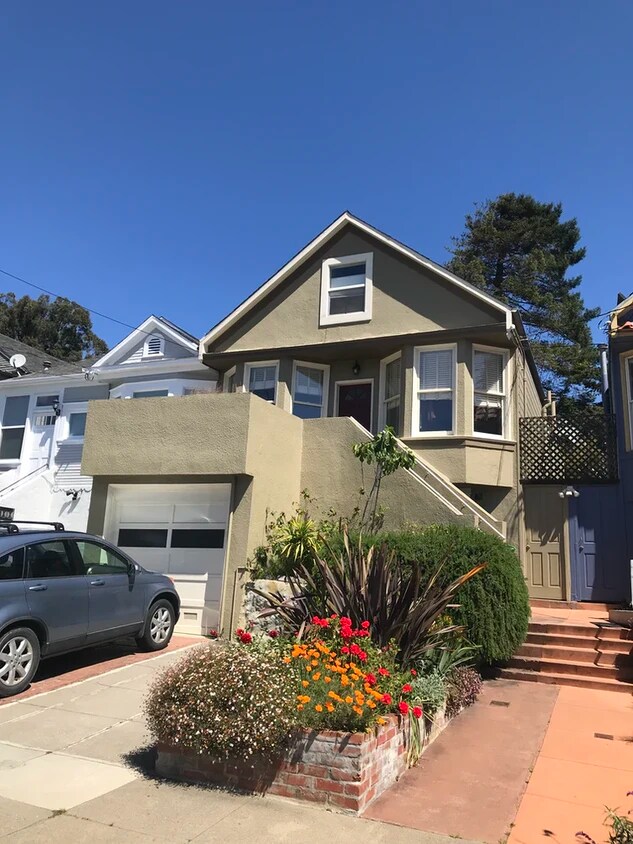 Primary Photo - 136 Marston Ave