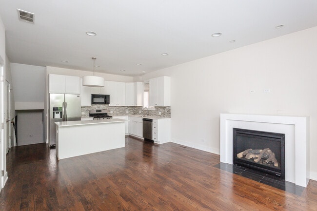 Building Photo - 3508 N Sacramento Ave