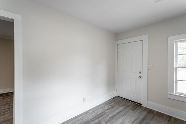 Foto del edificio - 2 Bedroom Home Just Off Main Street in Mill Town