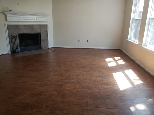 Building Photo - 110 Genesee Ridge Dr