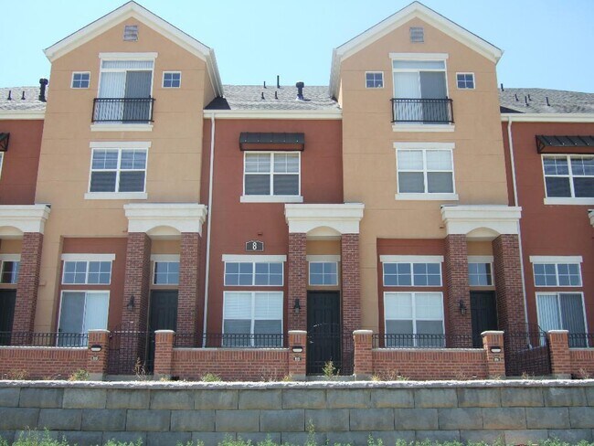 Foto del edificio - Rare Townhome in Park Hill with 2BR/2.5