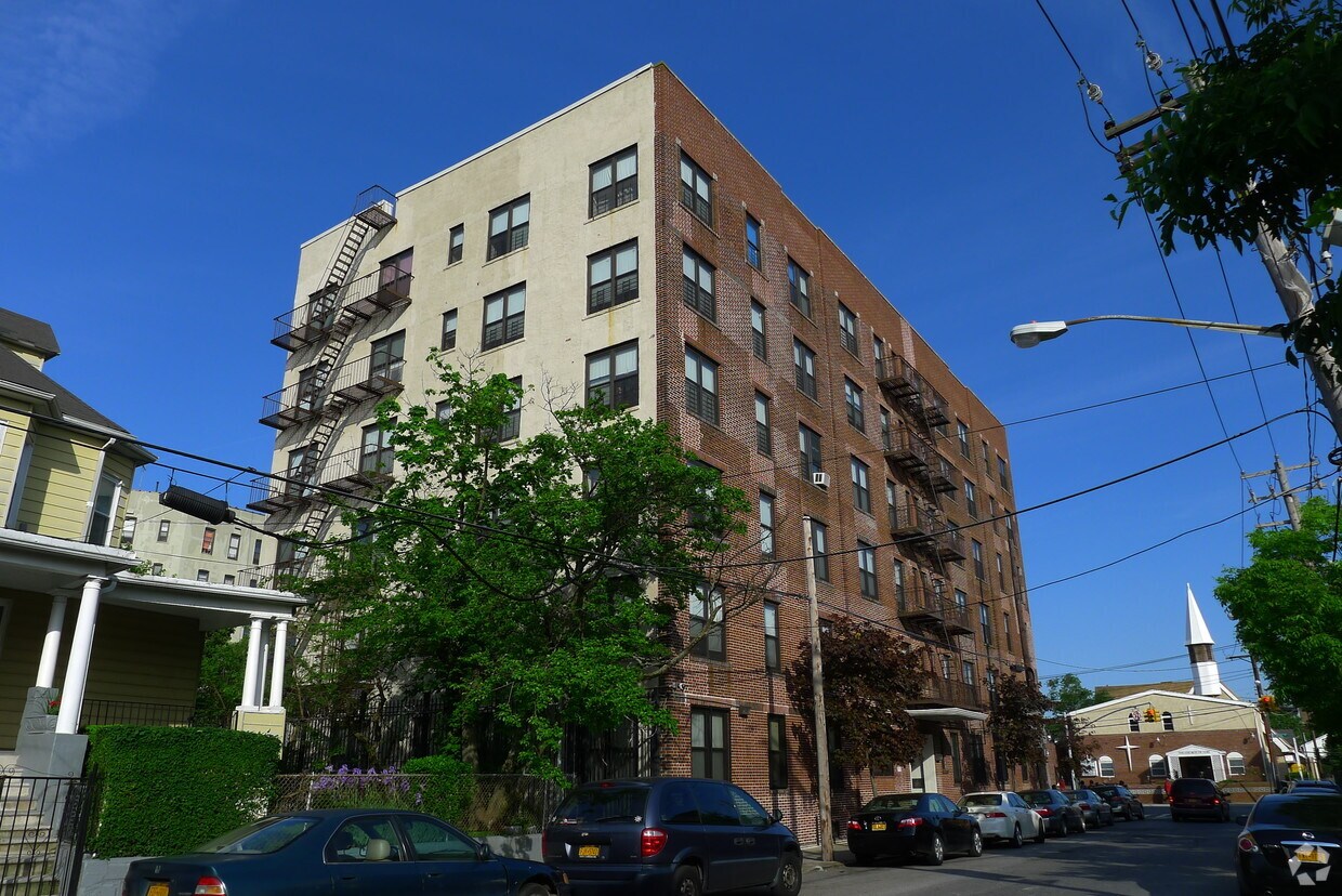 1213 Neilson St, Far Rockaway, NY 11691 Apartments in Far Rockaway