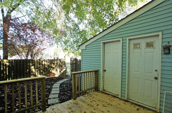 Foto del edificio - 90 Village Dr