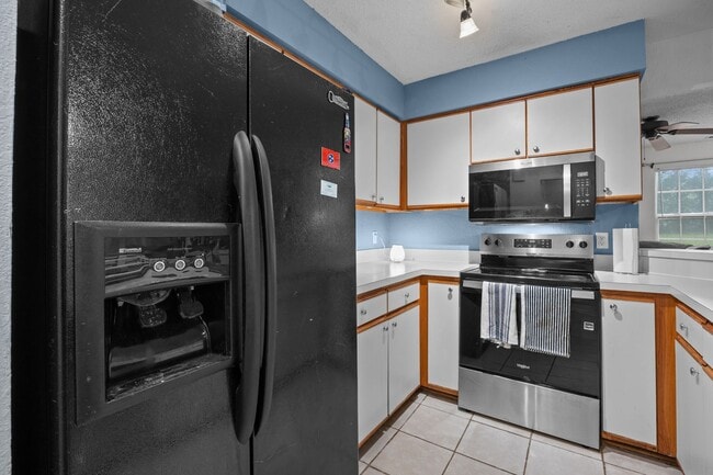 Building Photo - 5013 Thatcher Way