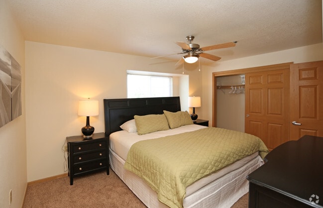Bedroom - Madison Apartments