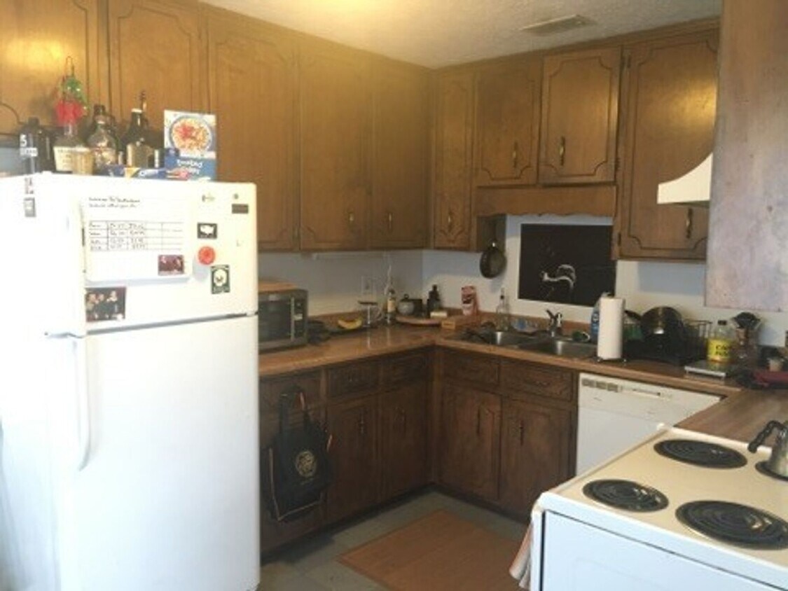 Foto del edificio - 2 bed 1 bath duplex on Barber St.