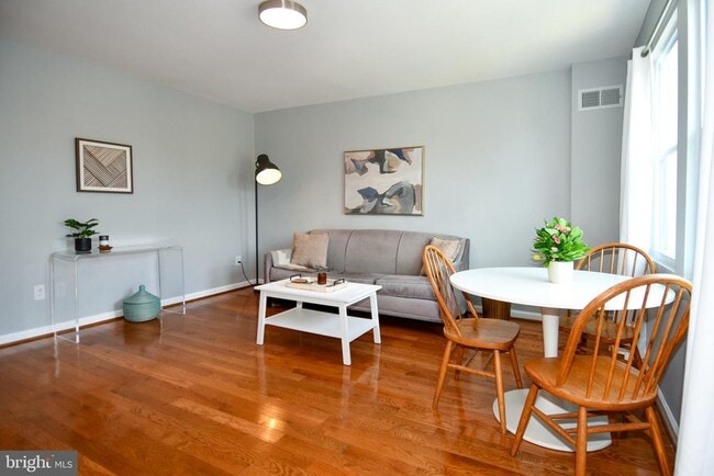 Foto del edificio - 1643 Montello Ave NE