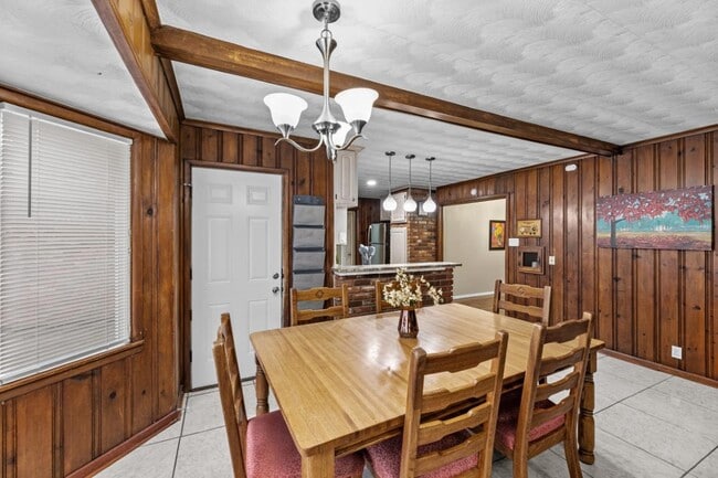 Foto del edificio - Charming Fort Worth Home with a Spacious B...