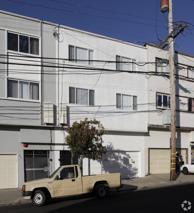 Building Photo - 239 Price St