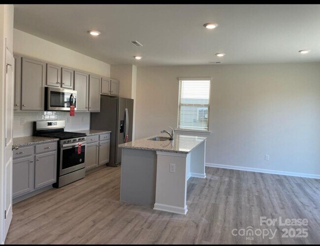 Foto del edificio - 3062 Weddington Pointe Dr