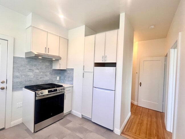 Building Photo - Fully Renovated Bright Corner Apartment wi...