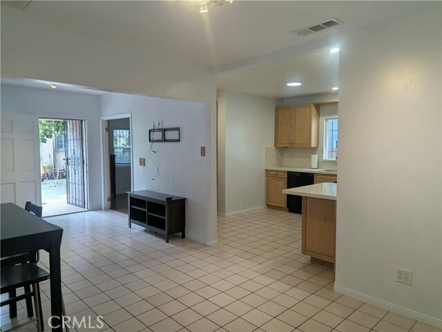 Foto del edificio - 1447 W 37th Pl