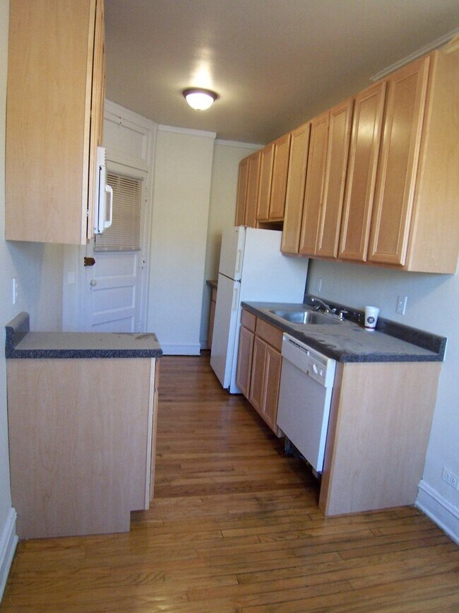 Building Photo - 4803 N Fairfield Ave