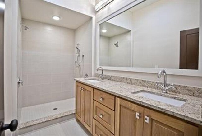 Building Photo - Your Dream Home Awaits (Coming soon 02/01/...