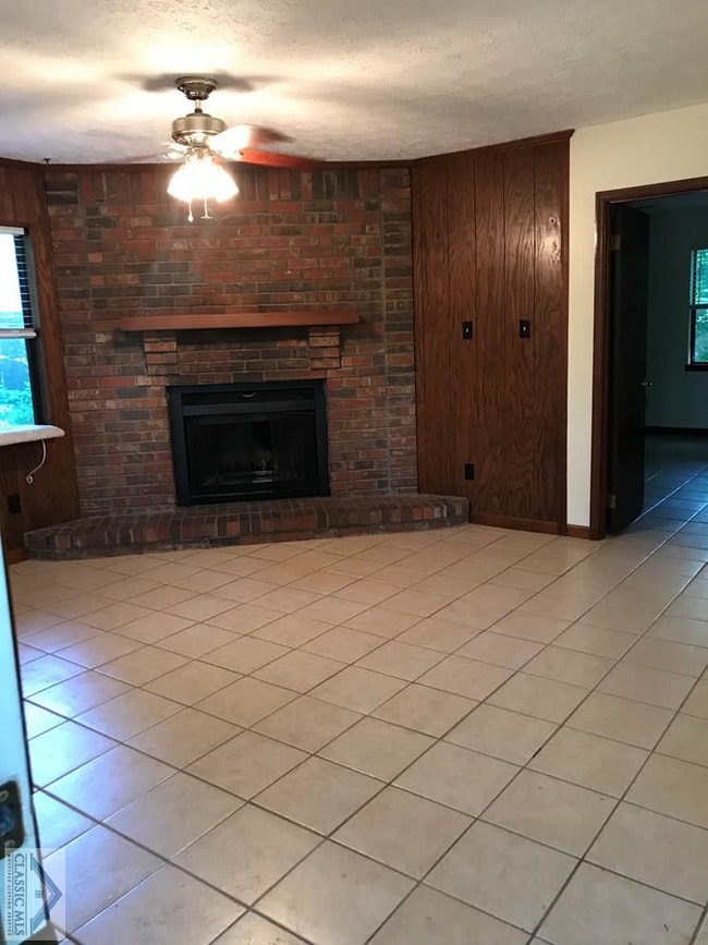 Building Photo - 725 Beaverdam Rd