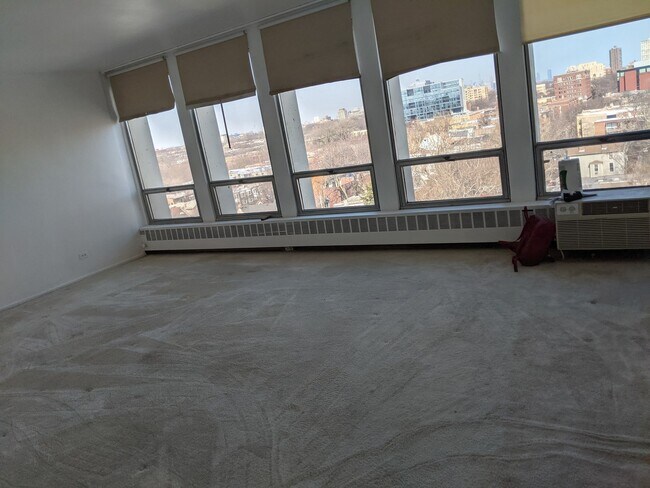 Building Photo - 1401 E 55th St