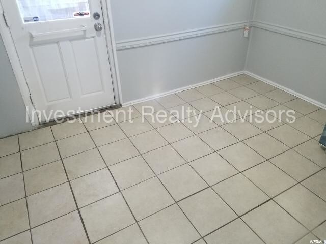 Building Photo - 1332 E Zenith Ave