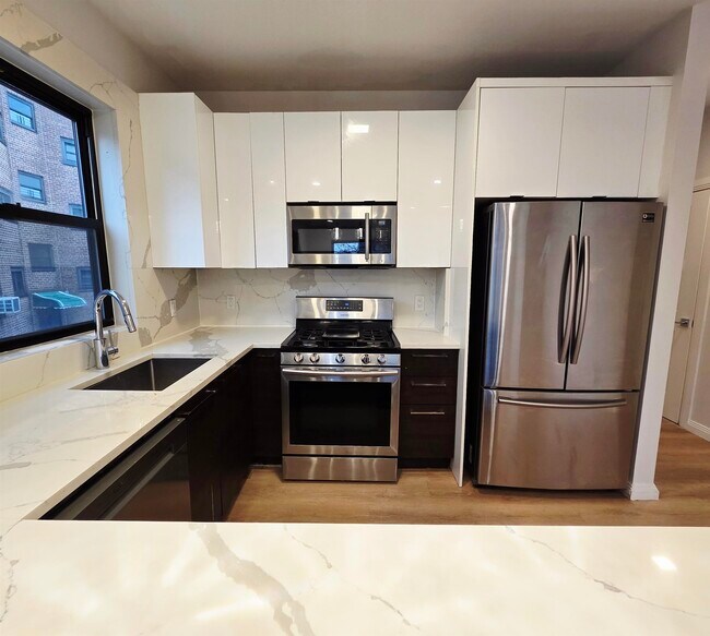 Foto del edificio - 6809 Palisade Ave