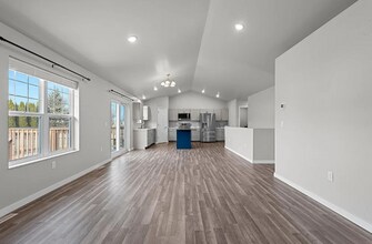 Building Photo - 843 Redhawk Dr