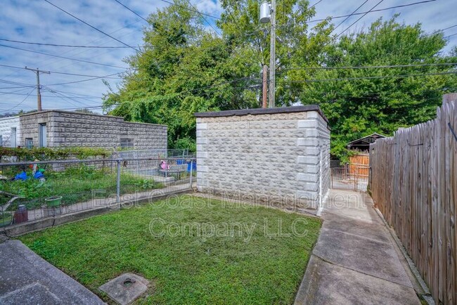Building Photo - 2756 Pelham Ave