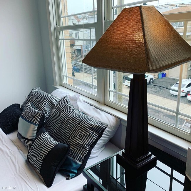Foto del edificio - 5 br, 3.5 bath Apartment - 359 Liberty Ave