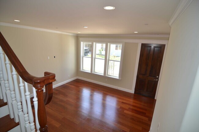 Building Photo - 1053 Boranda Ave
