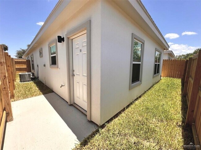 Foto del edificio - 12 S Alamo Rd