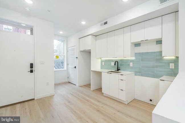 Foto del edificio - 2717 N Howard St