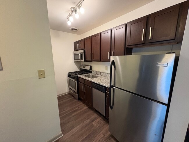 Building Photo - 421 West