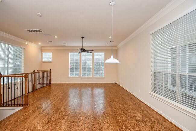 Building Photo - 3126 Clearview Cir