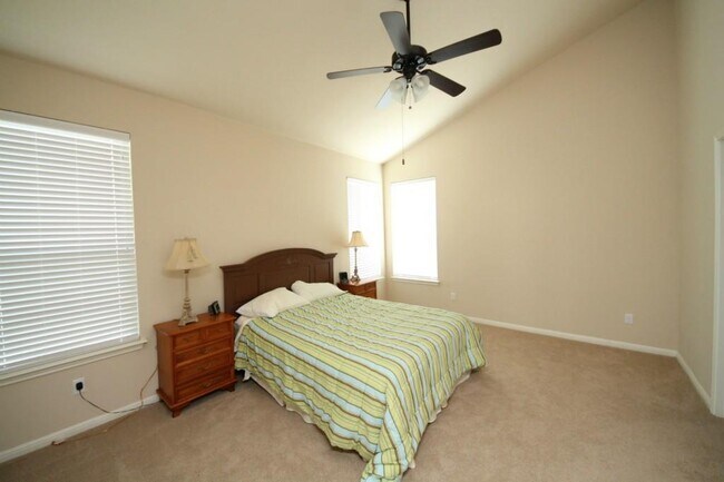 Foto del edificio - 12609 Charlies Ln