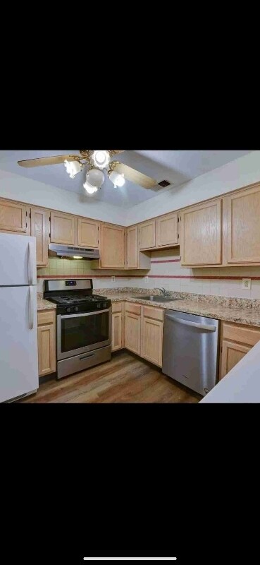 Building Photo - 517 Waterford Dr