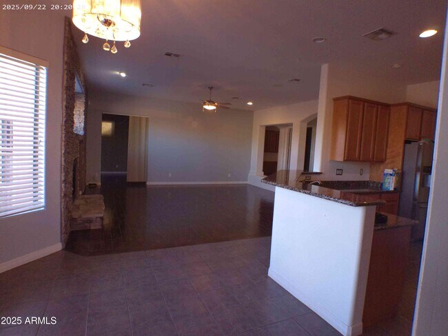 Building Photo - 5410 E Calle de Las Estrellas Rd